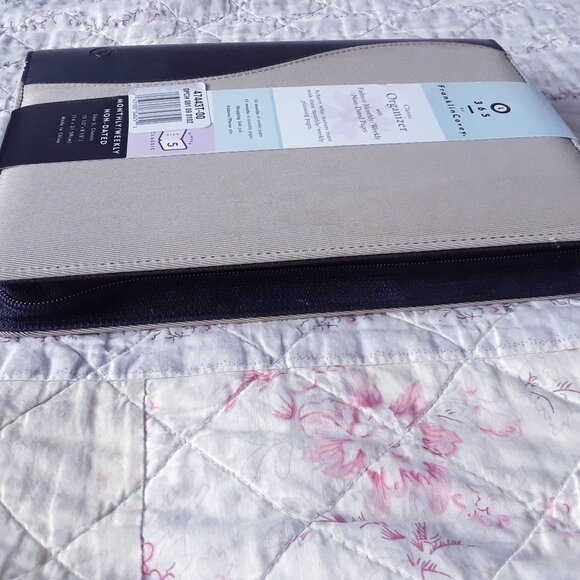 Franklin Covey 365 Classic Organizer - Picture 3 of 11